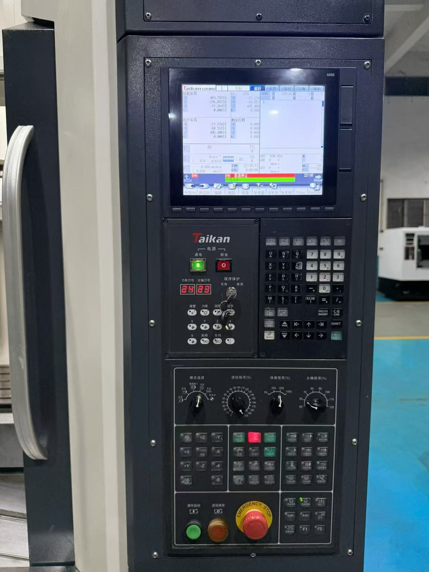 Used Taiqun T-V 856 S Vertical Machining Center with Mitsubishi M 80 photo 2