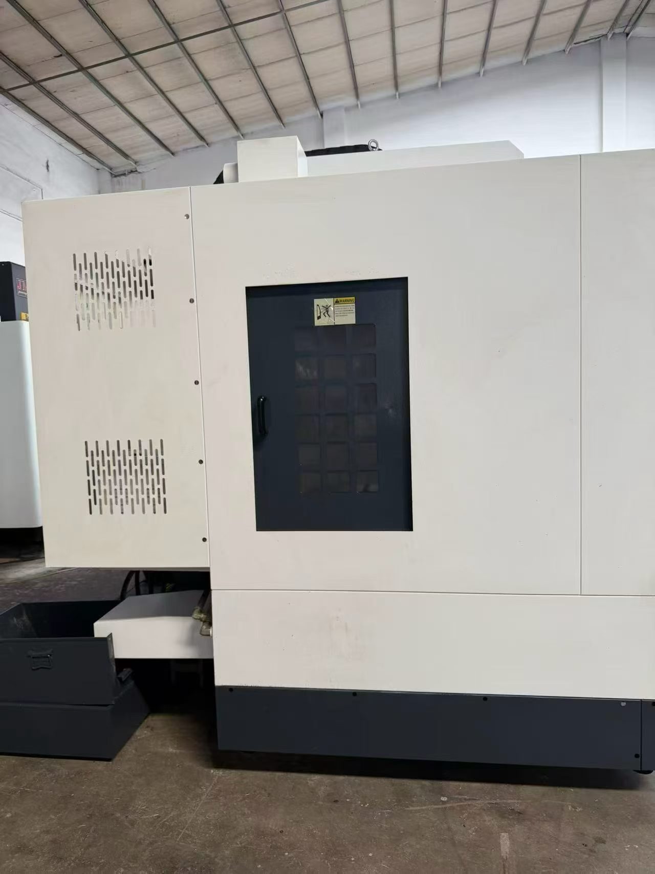 Used Vertical Machining Center with Syntec 22 MA, 2025 photo 3