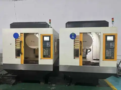 Máquina taladradora-roscadora Youkang T 5 usada con Mitsubishi M 70