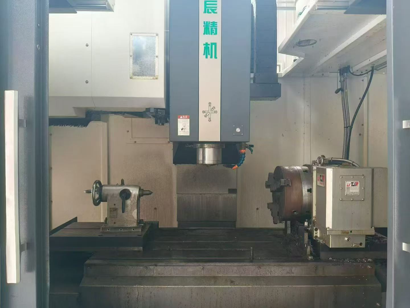 Yuchen 1270 Vertical Machining Center with Mitsubishi M 80 photo 2