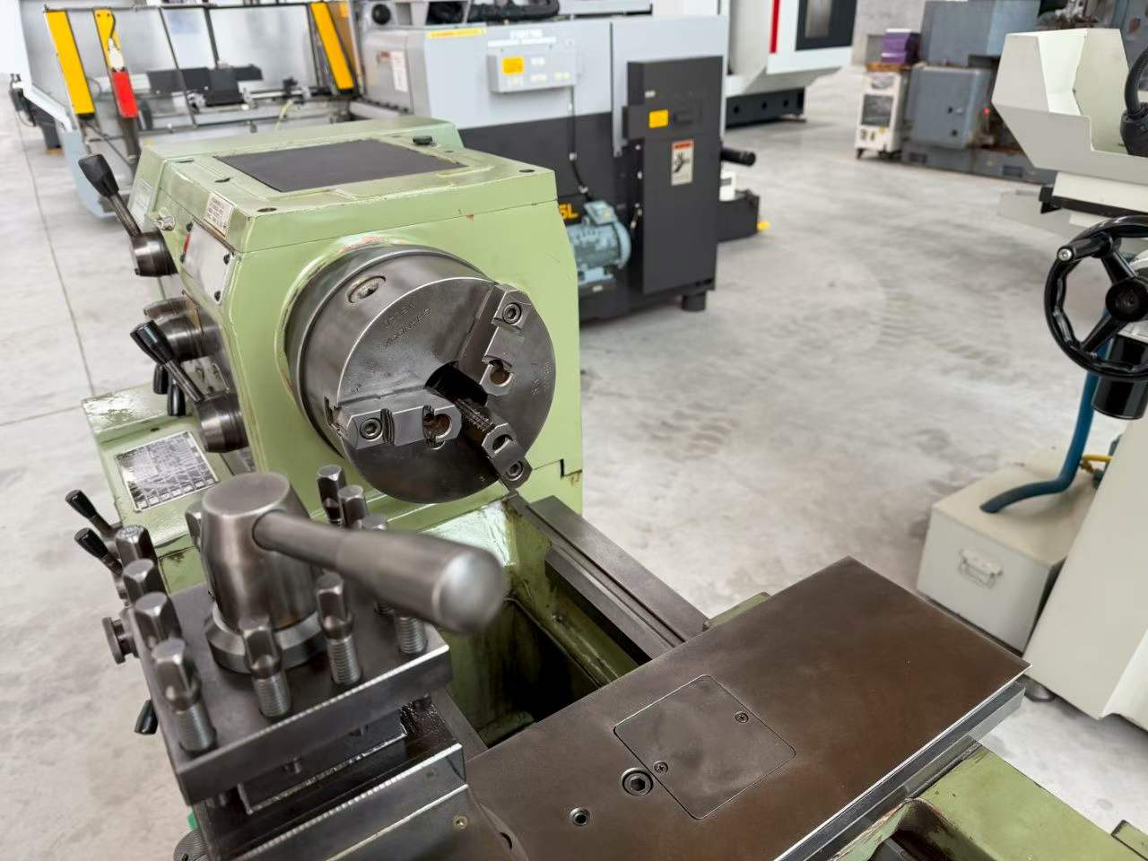 Used Fengxing CL 4070 CNC Lathe for Sale photo 4