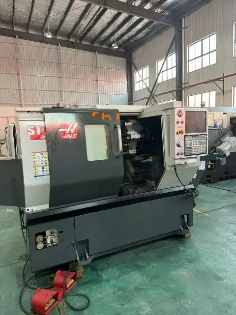 Torno CNC Haas ST-10 Y de Torneado y Fresado Usado