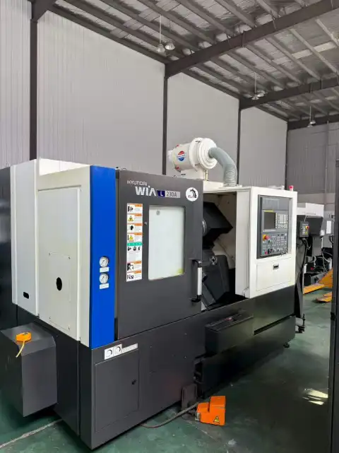 Torno CNC Hyundai WIA L 230 A usado con FANUC