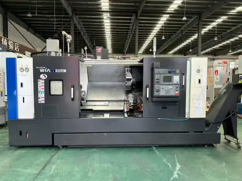 เครื่องกลึง CNC Hyundai WIA L 300 LA มือสอง พร้อม FANUC