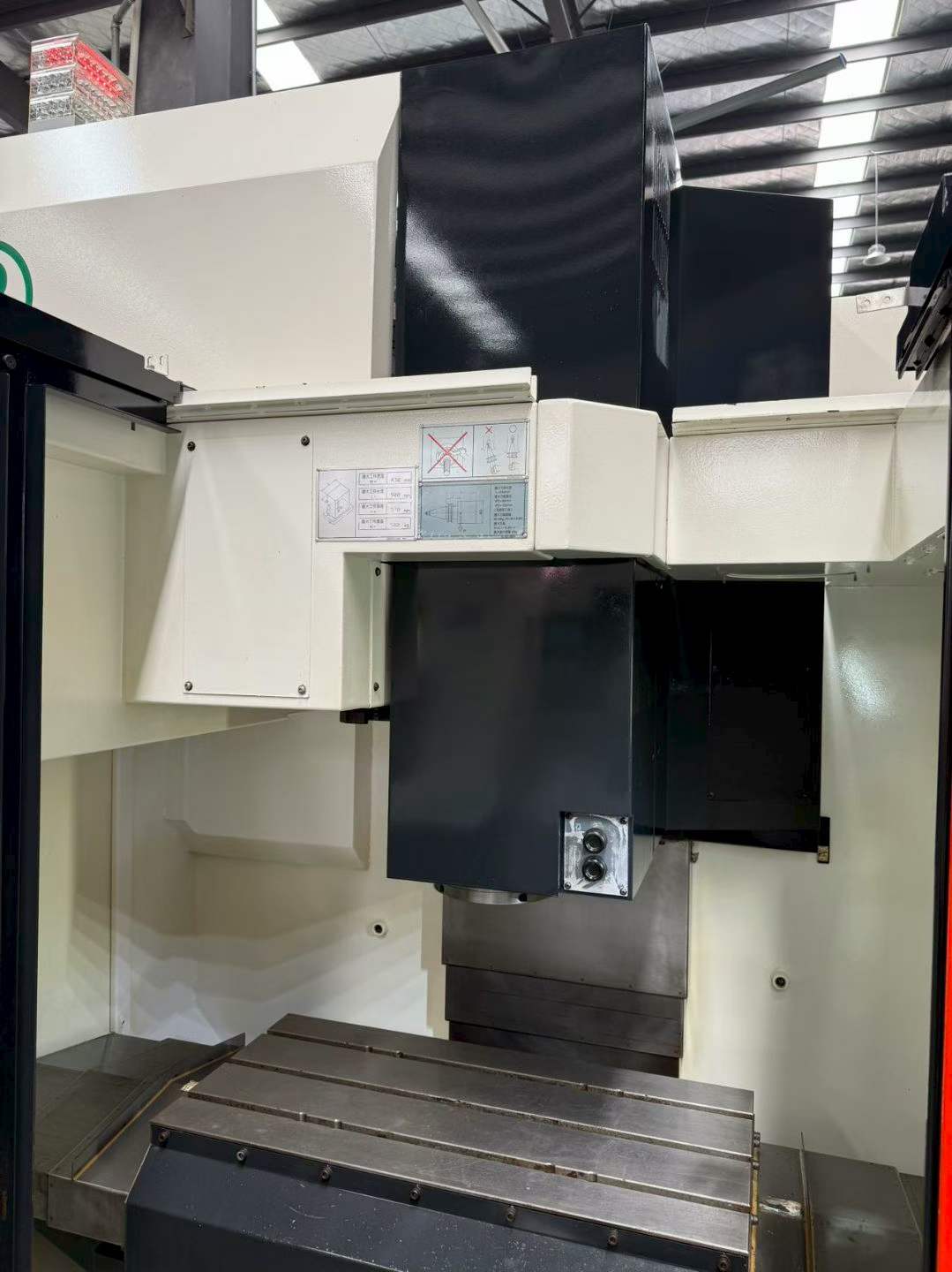 Used Mazak 430 AL Vertical Machining Center photo 3