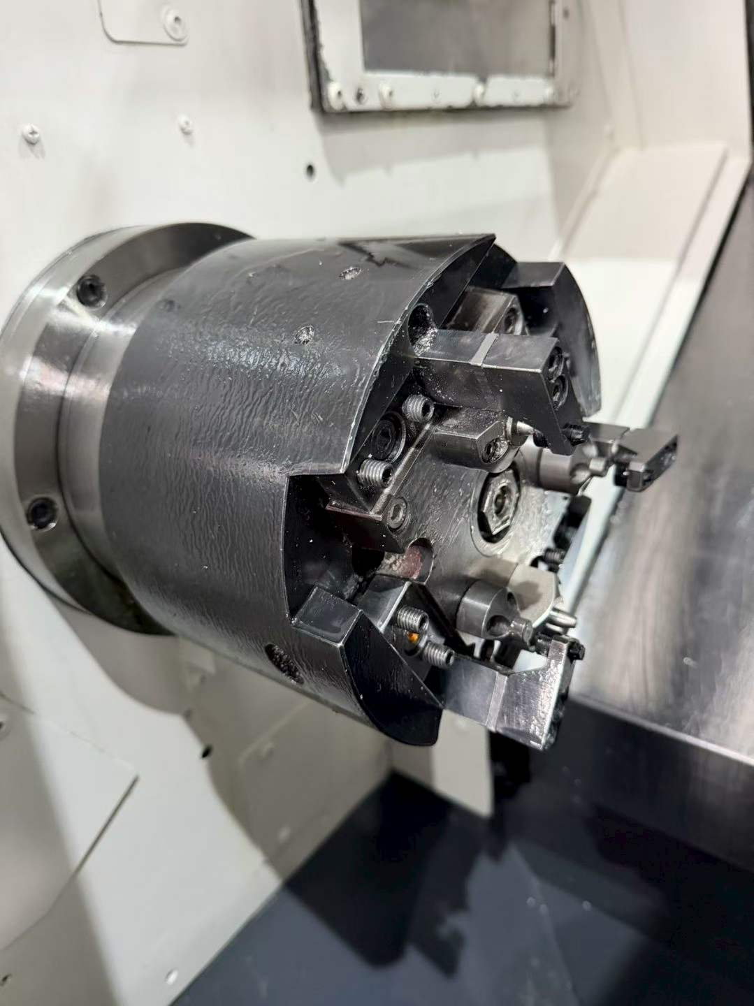 Used Okuma L-250 CNC Lathe photo 3