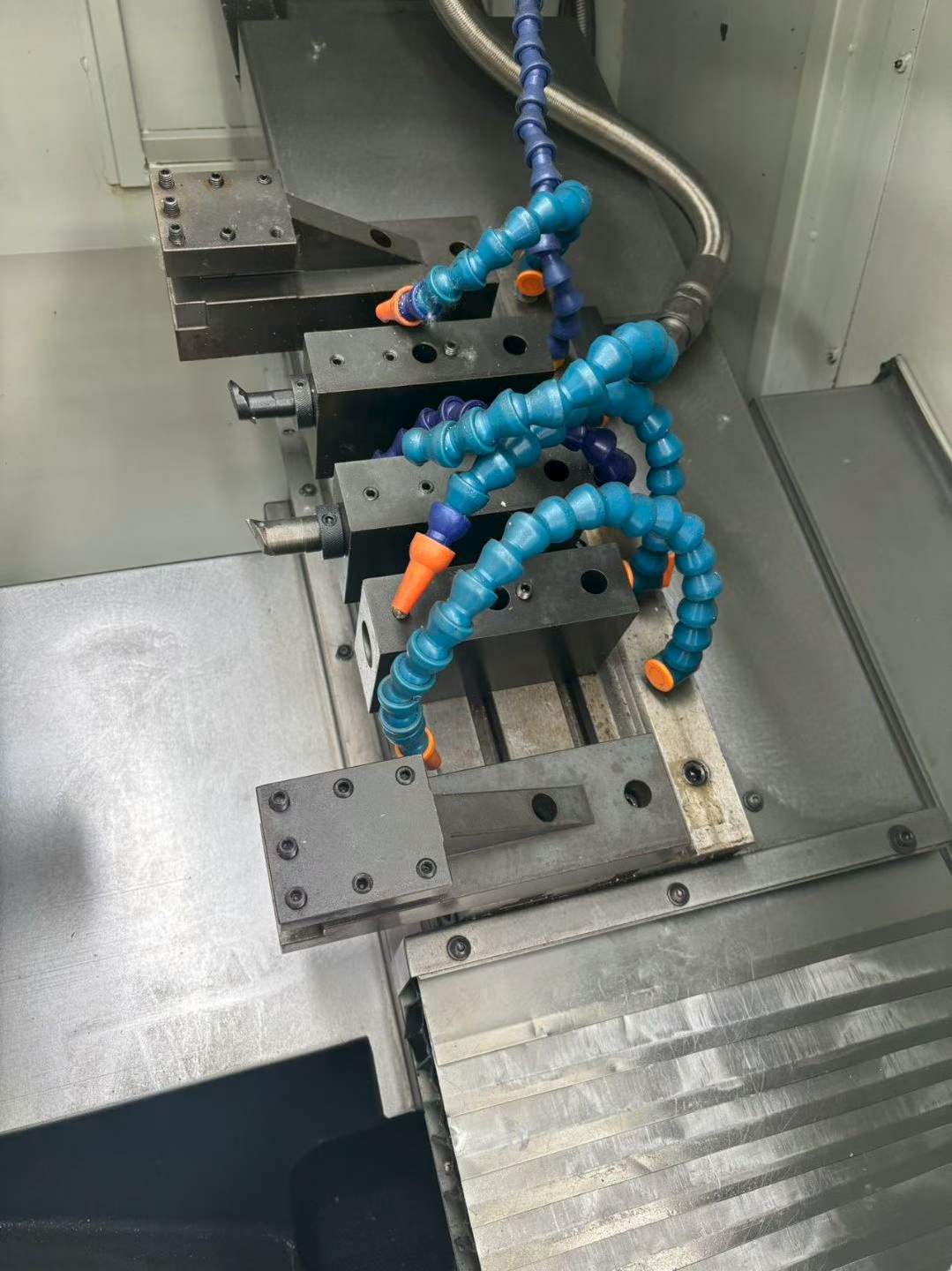 Used Tongtai TLS-1500 Gang-Type CNC Lathe with Mitsubishi Control photo 4