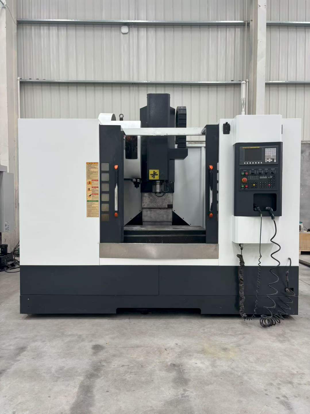 Used YLM-1160 B Vertical Machining Center with Fanuc 0i-MF photo 1
