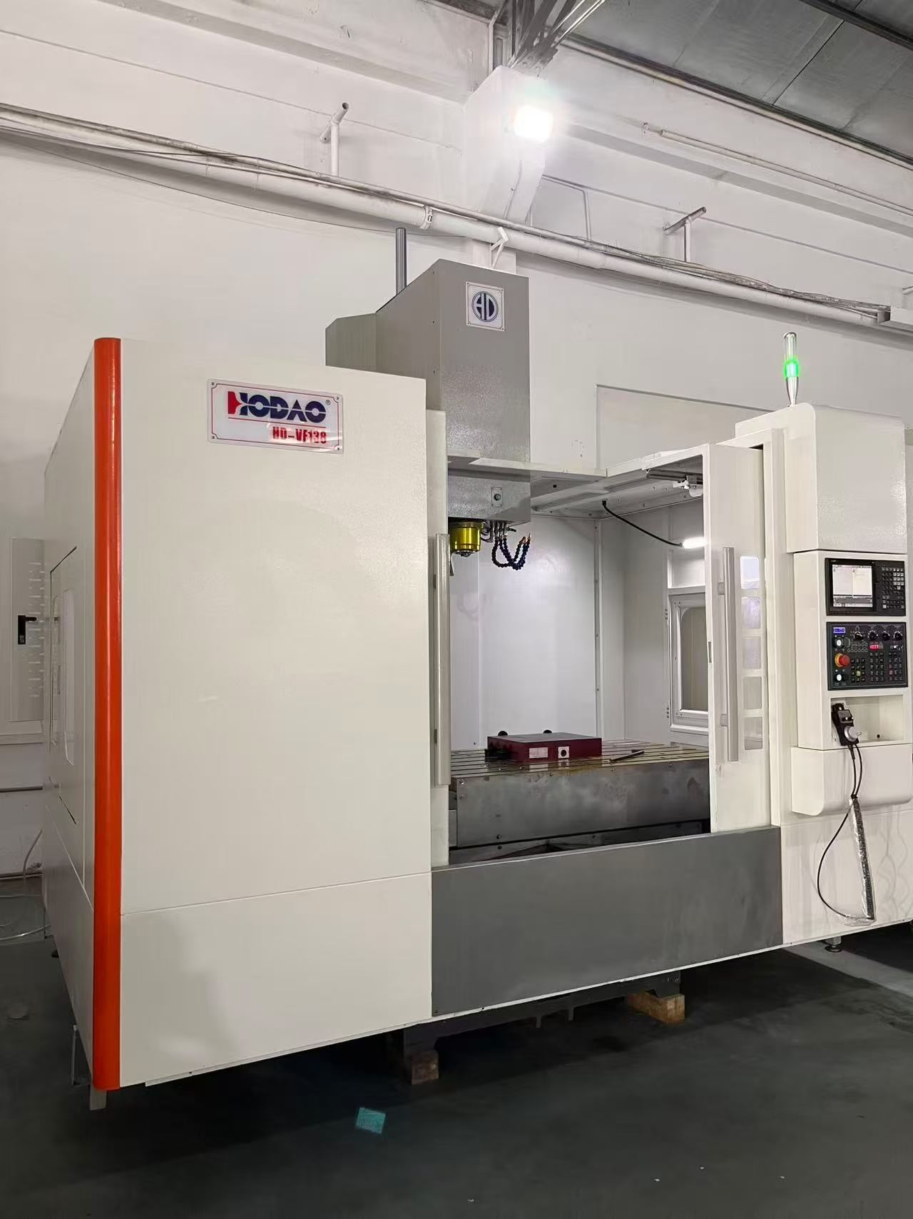 Jiangsu Houdao VF 1380 Vertical Machining Center photo 1