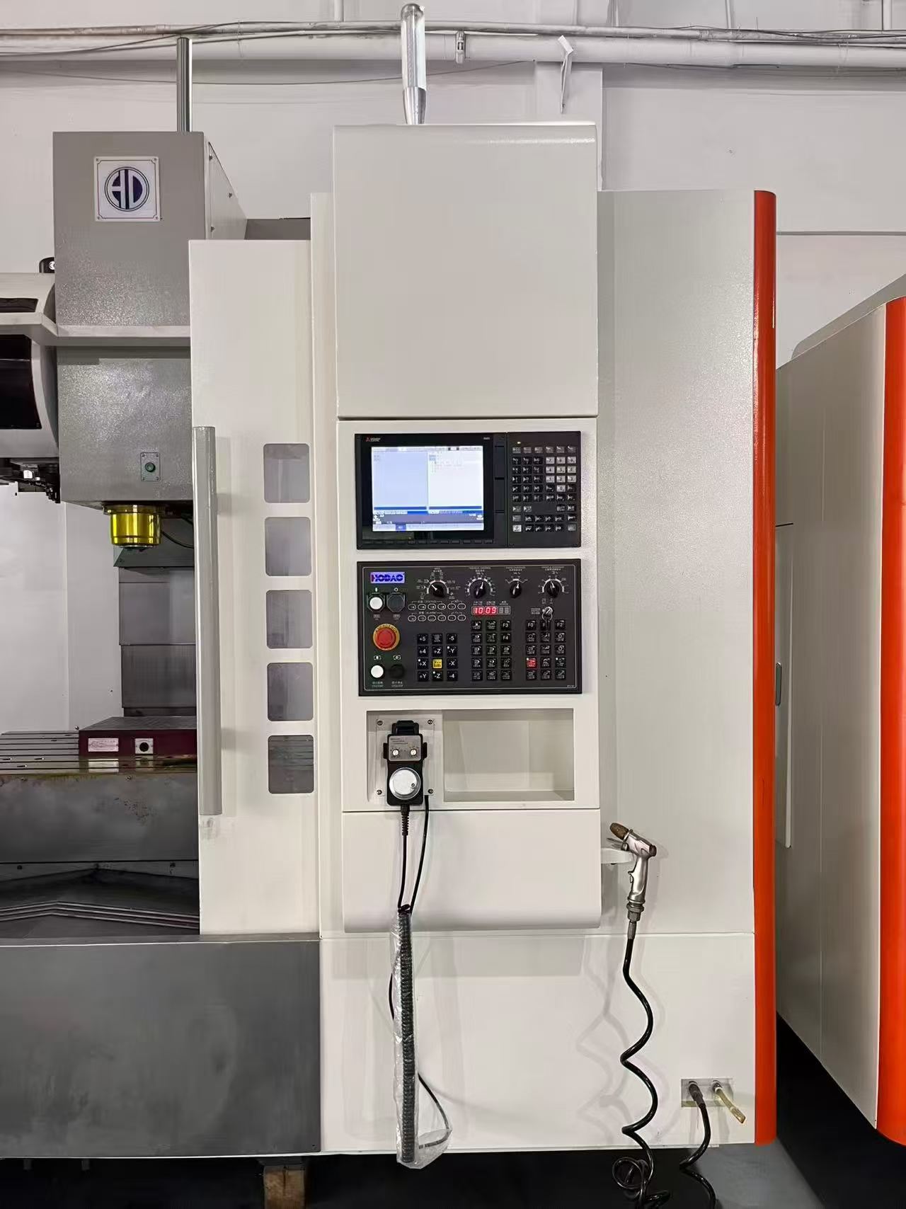 Jiangsu Houdao VF 1380 Vertical Machining Center photo 3