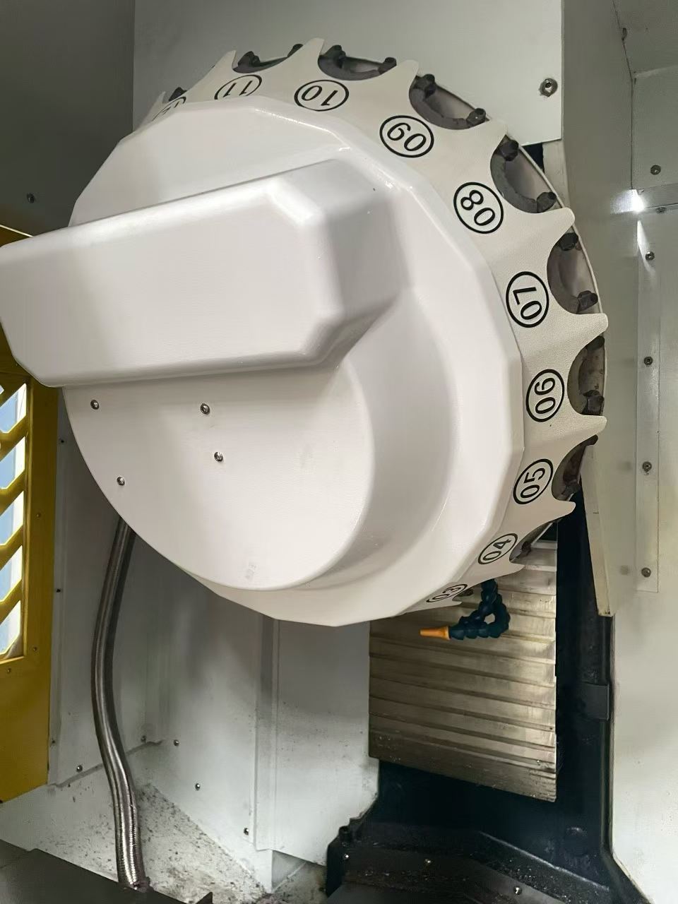 Near-new Chaohe T 640 Vertical Machining Center with Mitsubishi M 80 for Sale photo 3