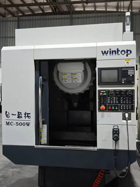 Centro de taladrado y roscado Taiyi Yingtuo MC-500 W usado 2023 con control Mitsubishi M 80 A