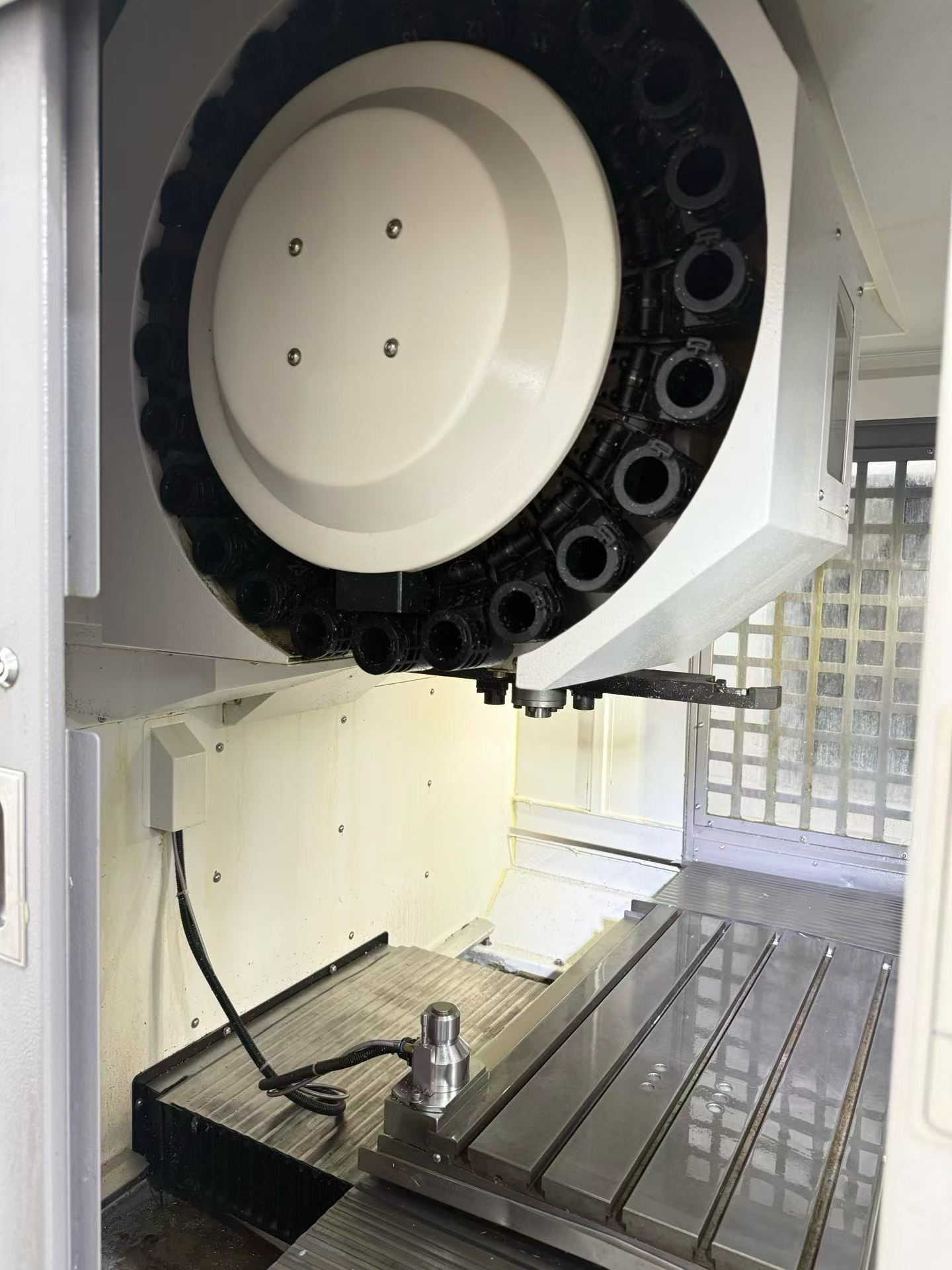Used Beijing Jingdiao JDVT 600-A 12 S Vertical Machining Center photo 4