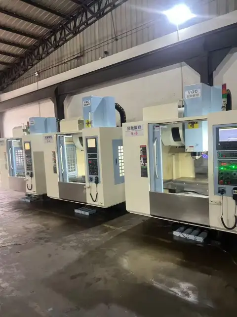 Pusat Pemesinan Vertikal Bekas Guanchi V 6 dengan Kontrol Fanuc