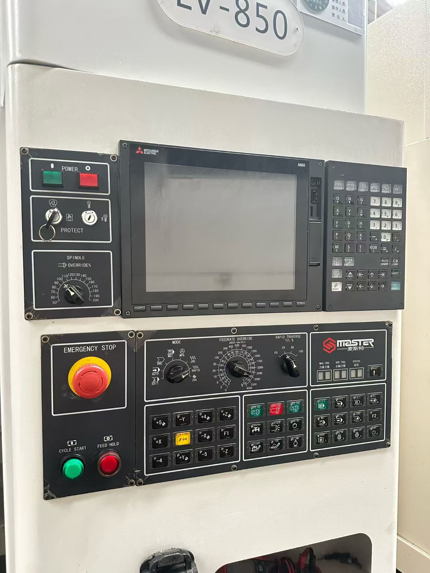 Used Hongyang CNC LV 850 Vertical Machining Center with Mitsubishi M 80 photo 2
