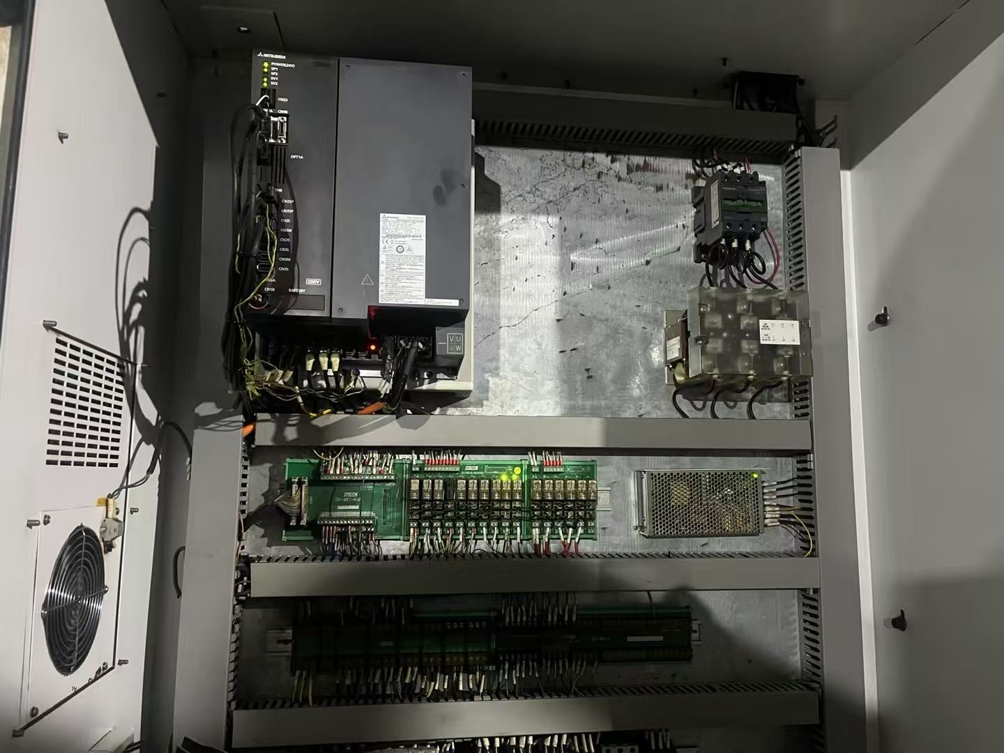 Used Houdao VF 85 Machining Center with Mitsubishi M 70 Control photo 4
