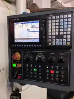 Used Huaya 850 Vertical Machining Center with Mitsubishi M 70 Control photo 2