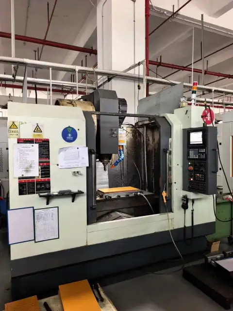 Huaya V 8 Vertical Machining Center Bekas dengan Kontrol Mitsubishi M70