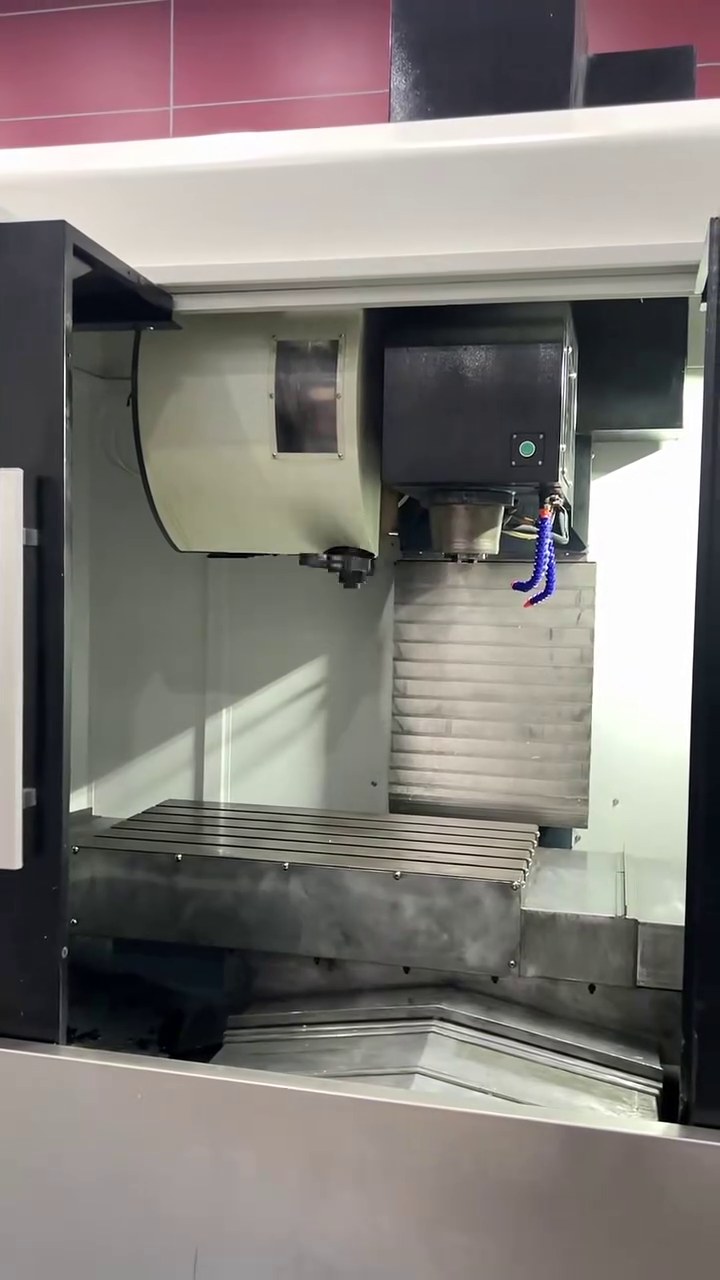 Centro de Mecanizado Vertical Jiafu V 855 usado con Mitsubishi M80