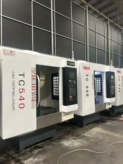 Centro de taladrado y roscado CNC GUGAO 540 usado con Mitsubishi M 80 en venta