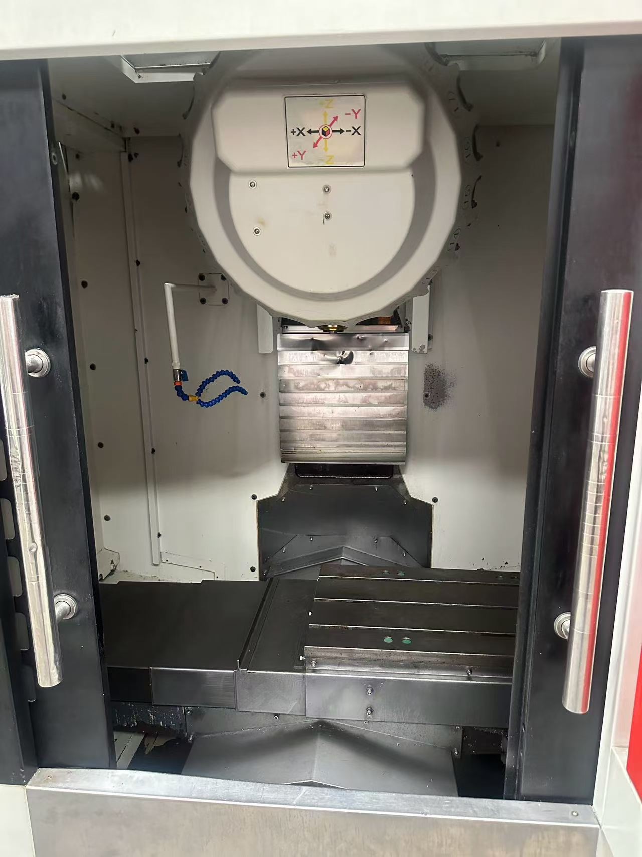 Used Jugao T 600 Vertical Machining Center with Fanuc MF photo 4