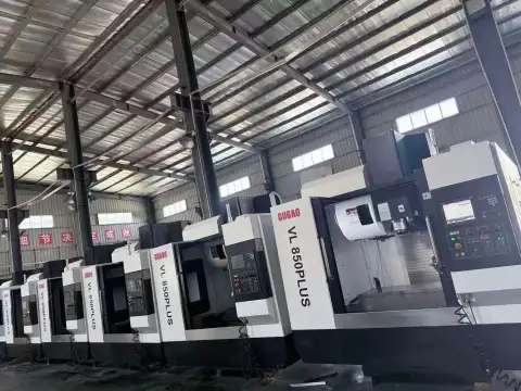 Centro de mecanizado vertical GUGAO VL 850 PLUS usado con Mitsubishi M 80