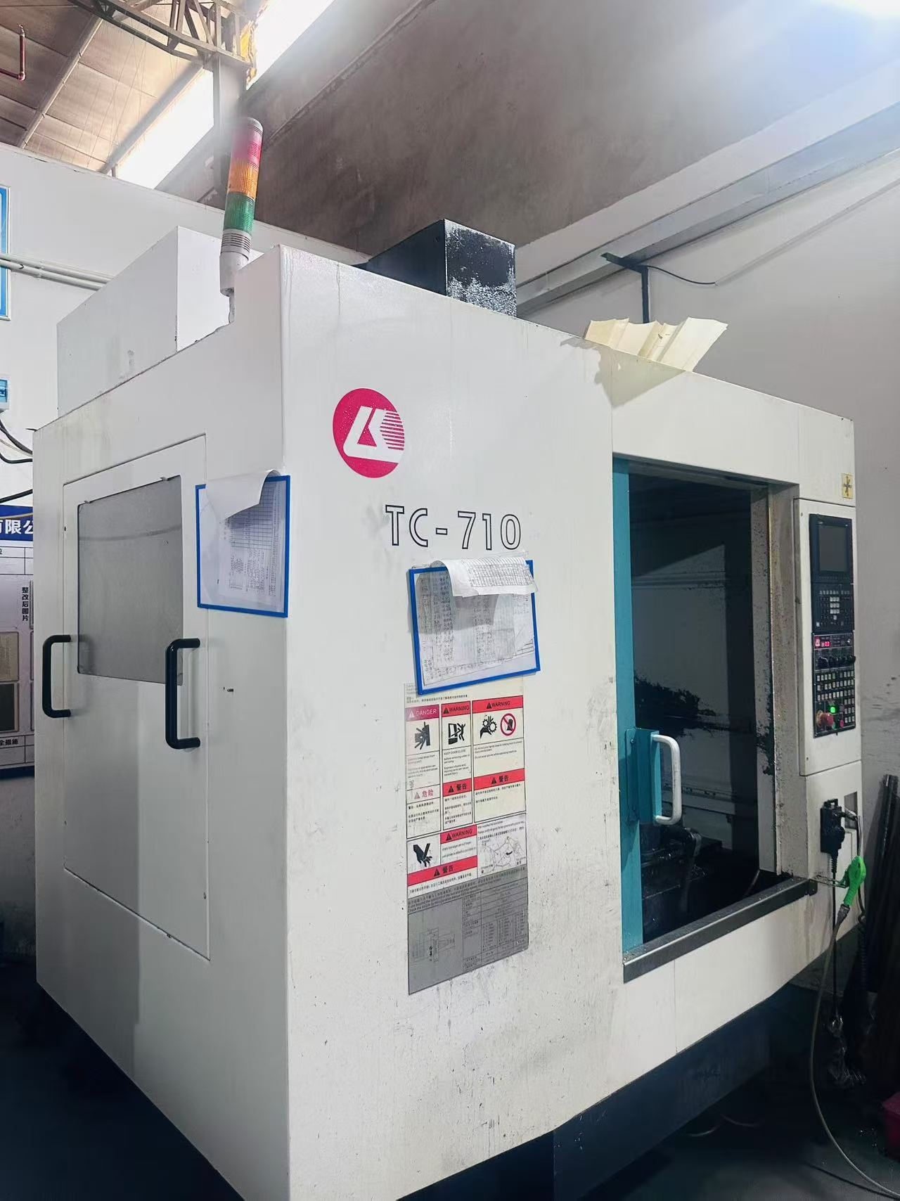 Used Likin TC-710 Vertical Machining Center with Mitsubishi M 80 photo 4