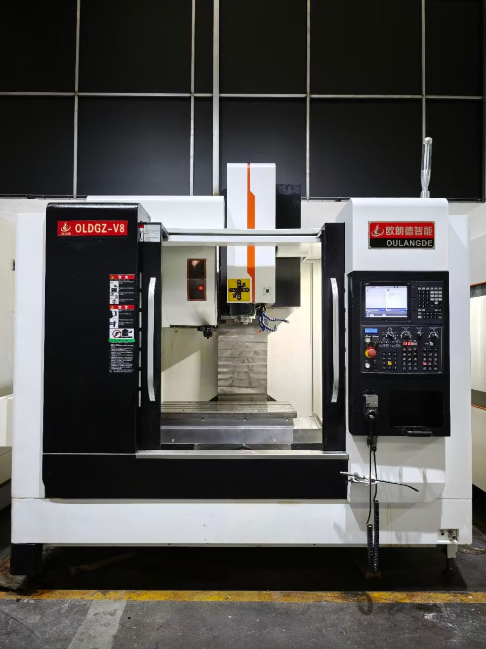 Used Oulangde OLD-V 8 Vertical Machining Center with Mitsubishi M 80 photo 1