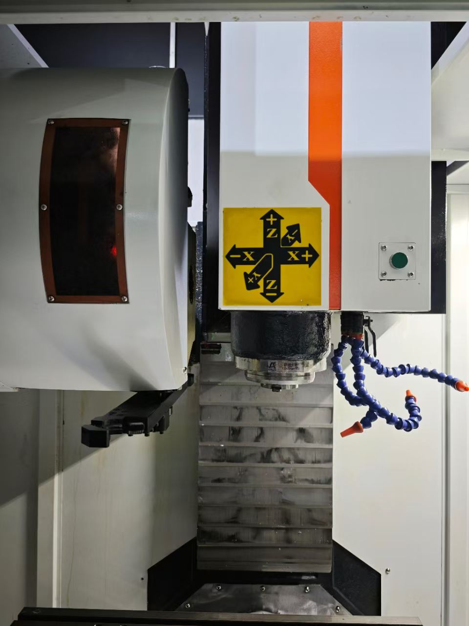 Used Oulangde OLD-V 8 Vertical Machining Center with Mitsubishi M 80 photo 3