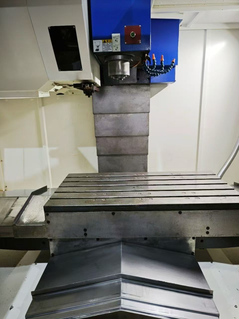 Used Qiaofeng V 11 Heavy-Duty Vertical Machining Center with Fanuc 0i-MF Plus photo 2
