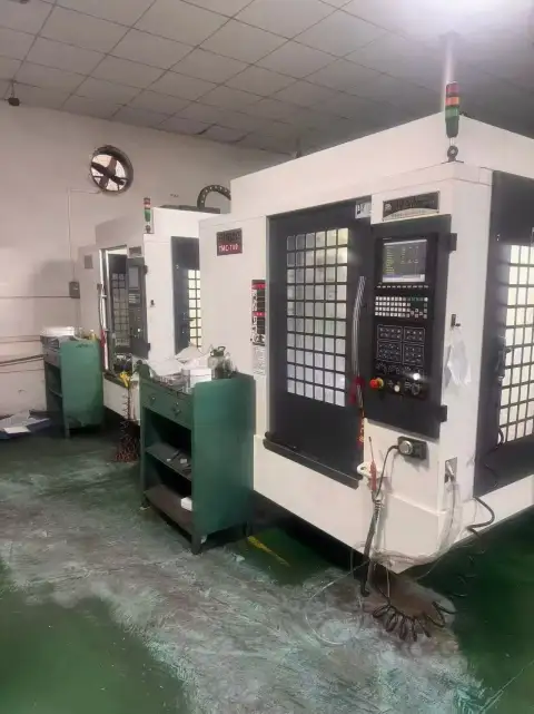 Máquina de taladrado y roscado de alta velocidad SIKE T 700 usada