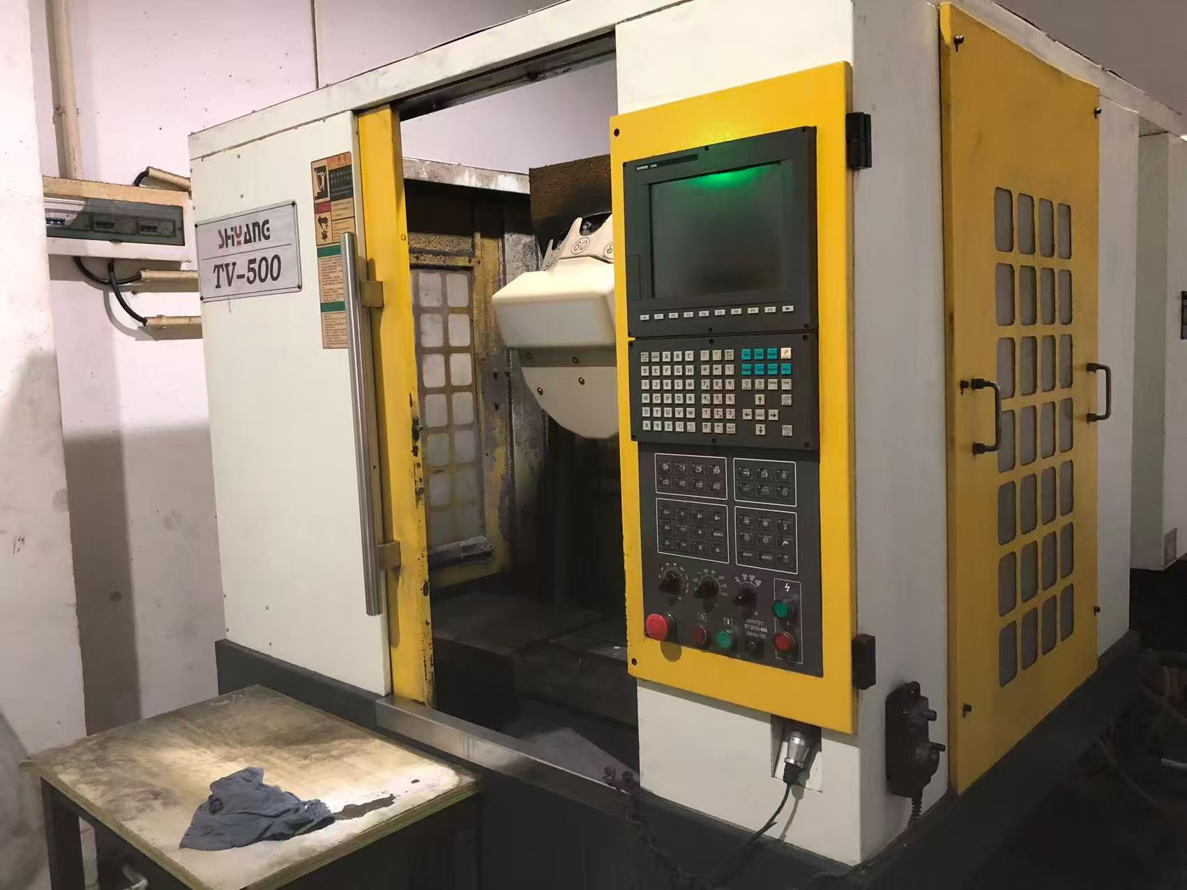 Used T 5 Drilling and Tapping Center with Syntec 21 MA photo 2