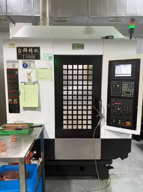 Pusat Pengeboran dan Pengetapan CNC Bekas Taikan T 500 B dengan Mitsubishi M70A