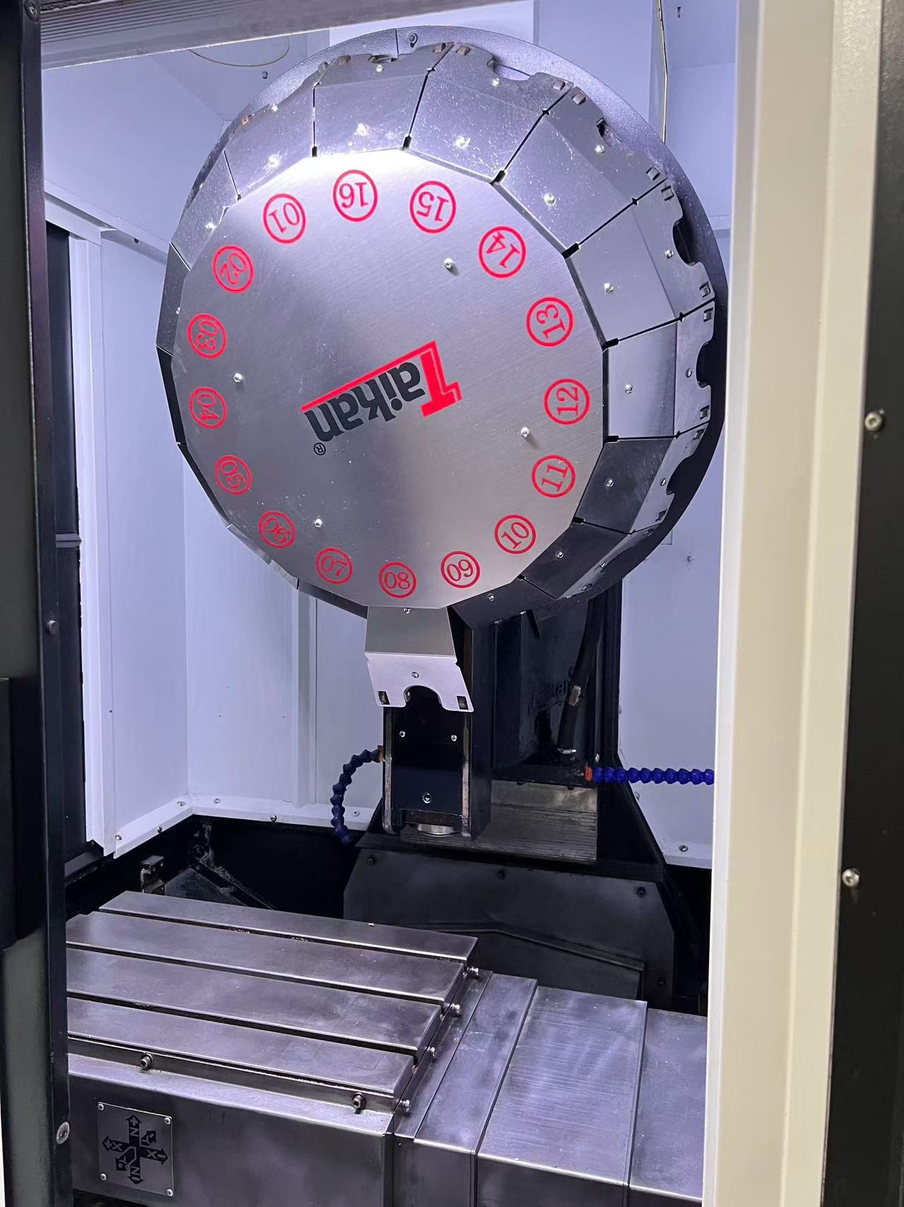 Used Taiqun T-500 B Drilling and Tapping Center with Mitsubishi M 80 Control photo 3