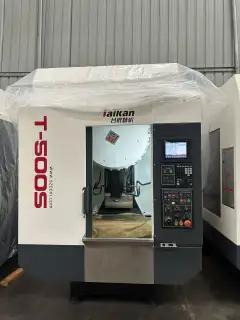 Used Taiqun T-500 S Vertical Machining Center with Mitsubishi M 80 A photo 2