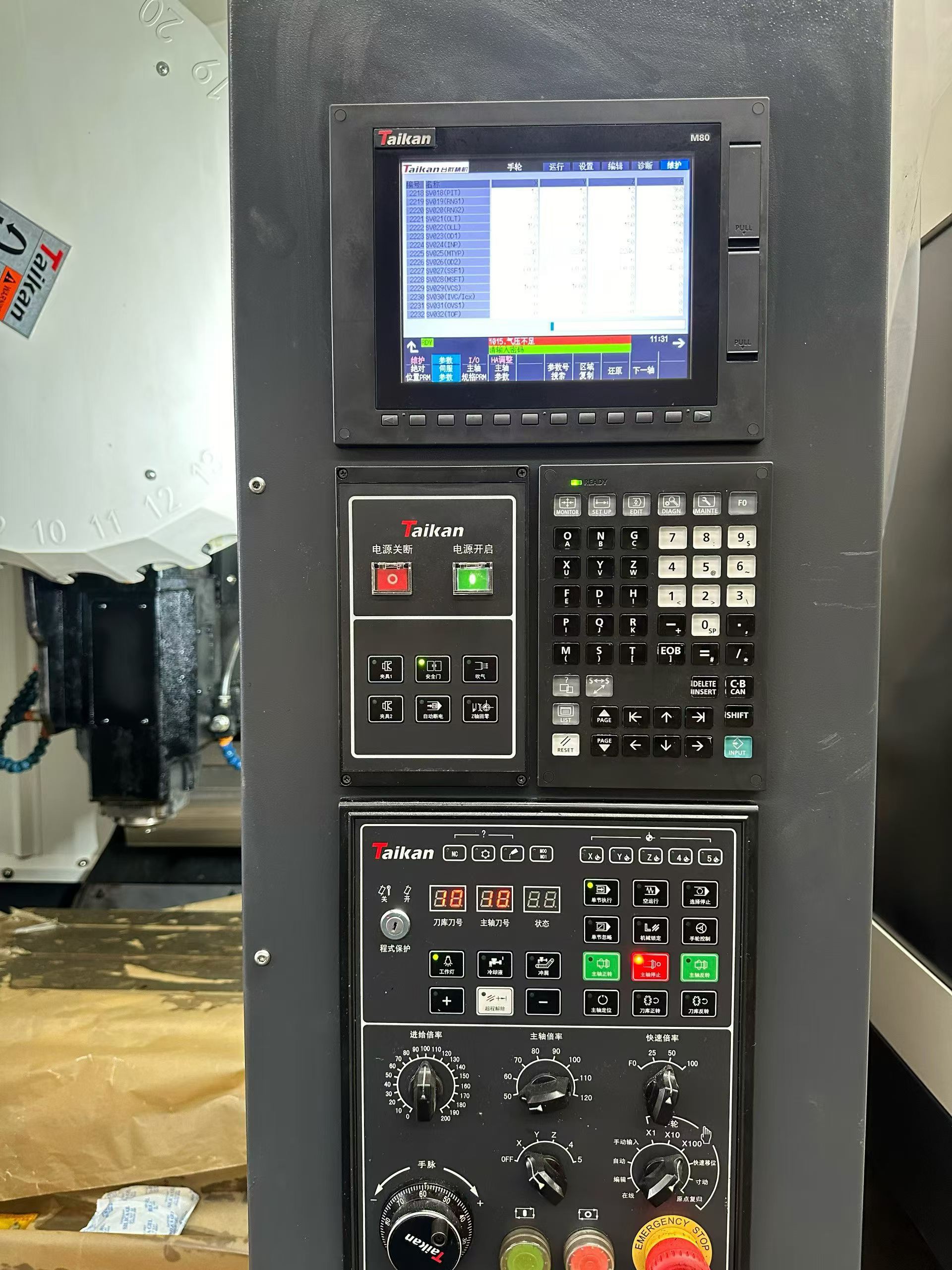 Used Taiqun T-500 S Vertical Machining Center with Mitsubishi M 80 A photo 3