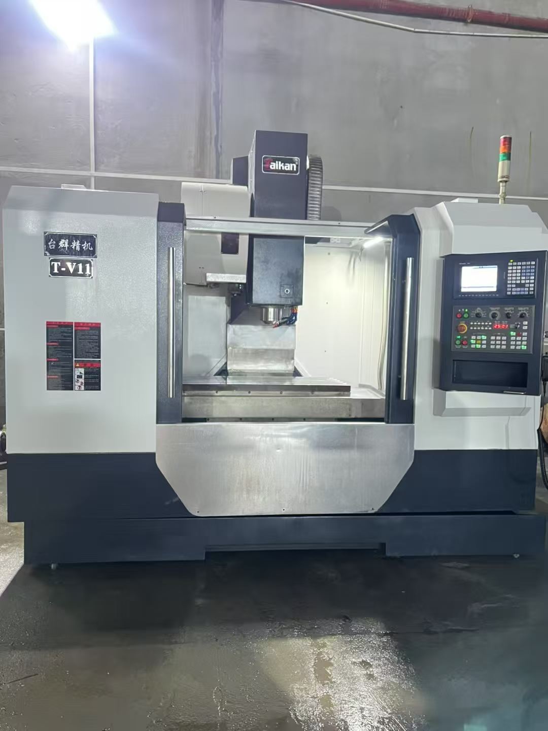 Used Taiqun V 11 Vertical Machining Center with Mitsubishi M 70 Control photo 1