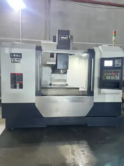 Pusat Pemesinan Vertikal Taiqun V 11 Bekas dengan Kontrol Mitsubishi M70