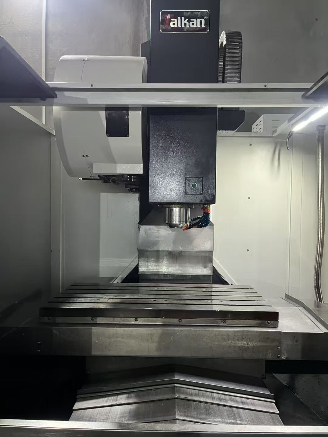 Used Taiqun V 11 Vertical Machining Center with Mitsubishi M 70 Control photo 3