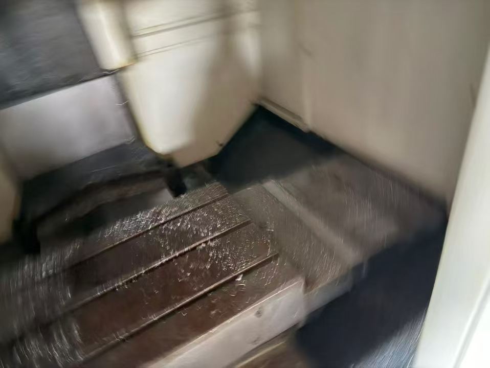 Used Tair T 500 Vertical Machining Center with Mitsubishi M 80 photo 3