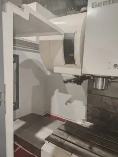 Used Taiwan Jutting V 6 Vertical Machining Center with Mitsubishi M 70 photo 4