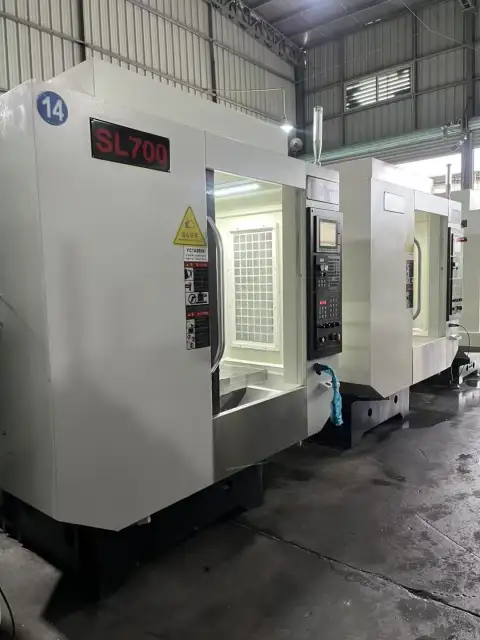 Centro de taladrado y roscado Yuanbang T 7 usado con Mitsubishi M 80