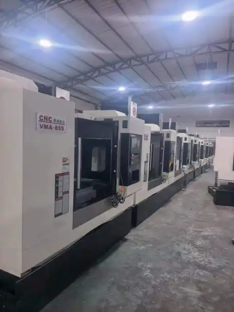 Centro de mecanizado vertical Huaqun 855 de servicio pesado usado con SYNTEC 22 MA Plus