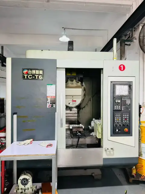 Centro de taladrado y roscado T 6 usado con Mitsubishi M 80