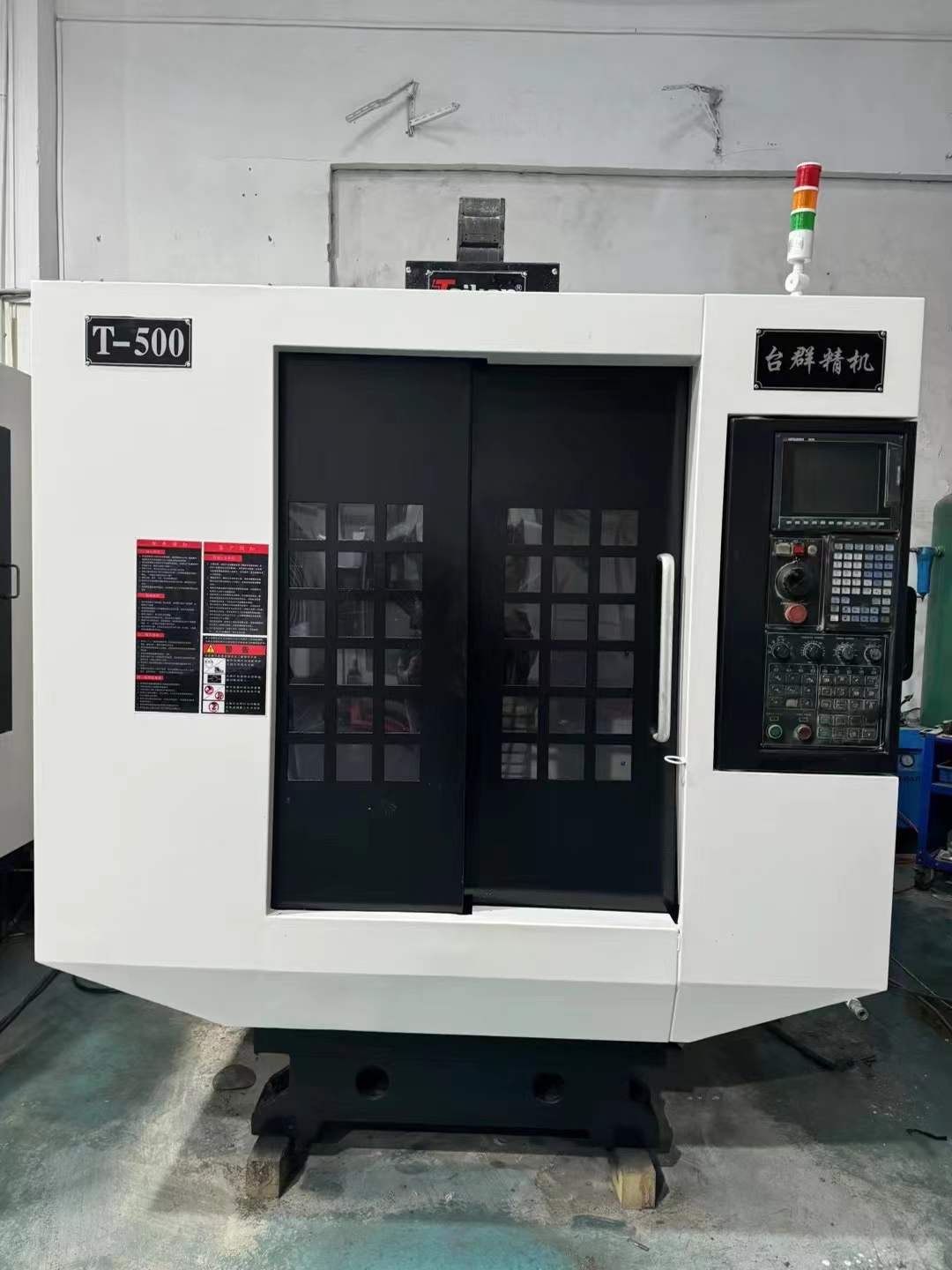 Used Taikan T 500 Vertical Machining Center with Mitsubishi M 70 photo 2
