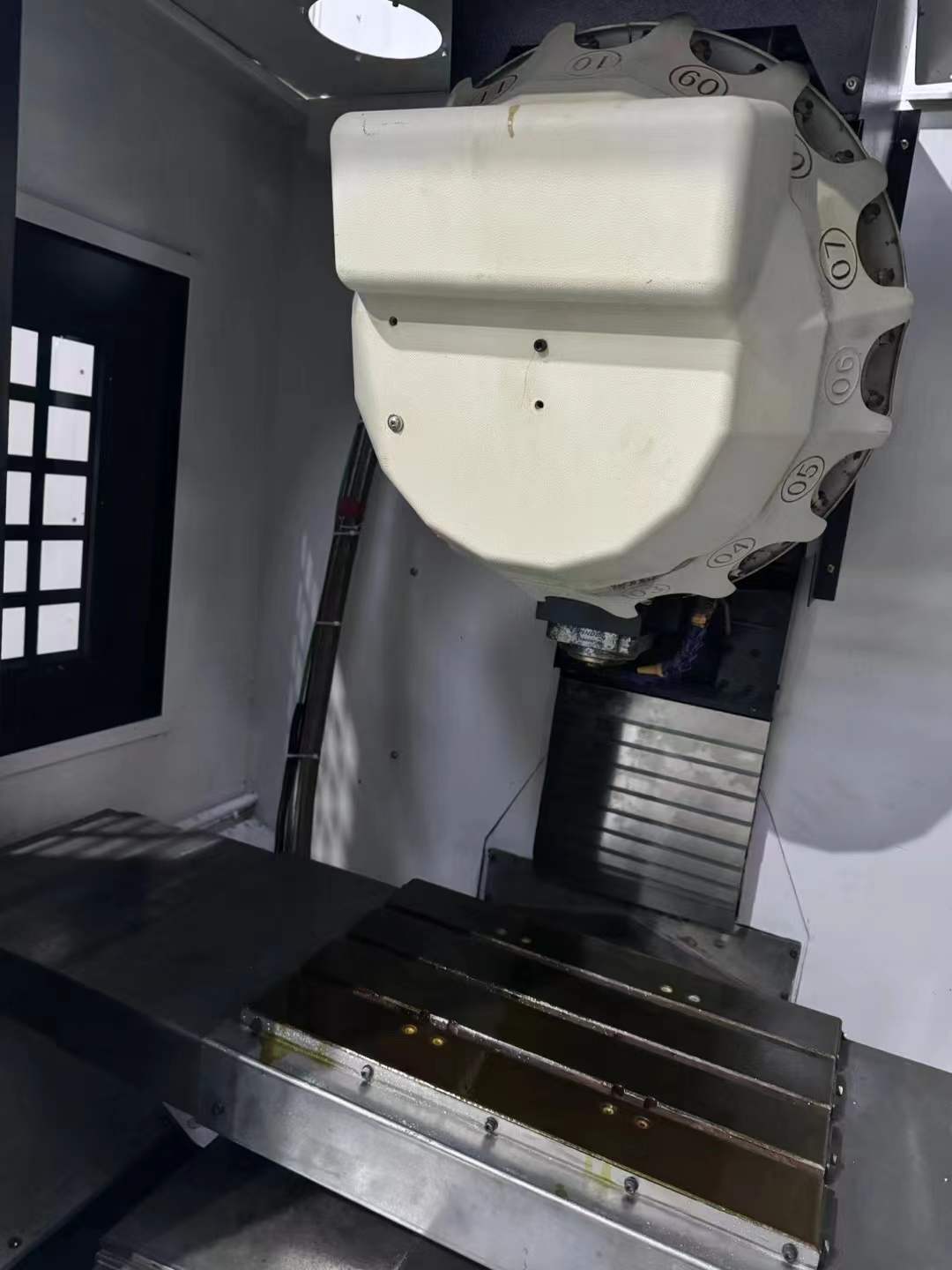 Used Taikan T 500 Vertical Machining Center with Mitsubishi M 70 photo 3
