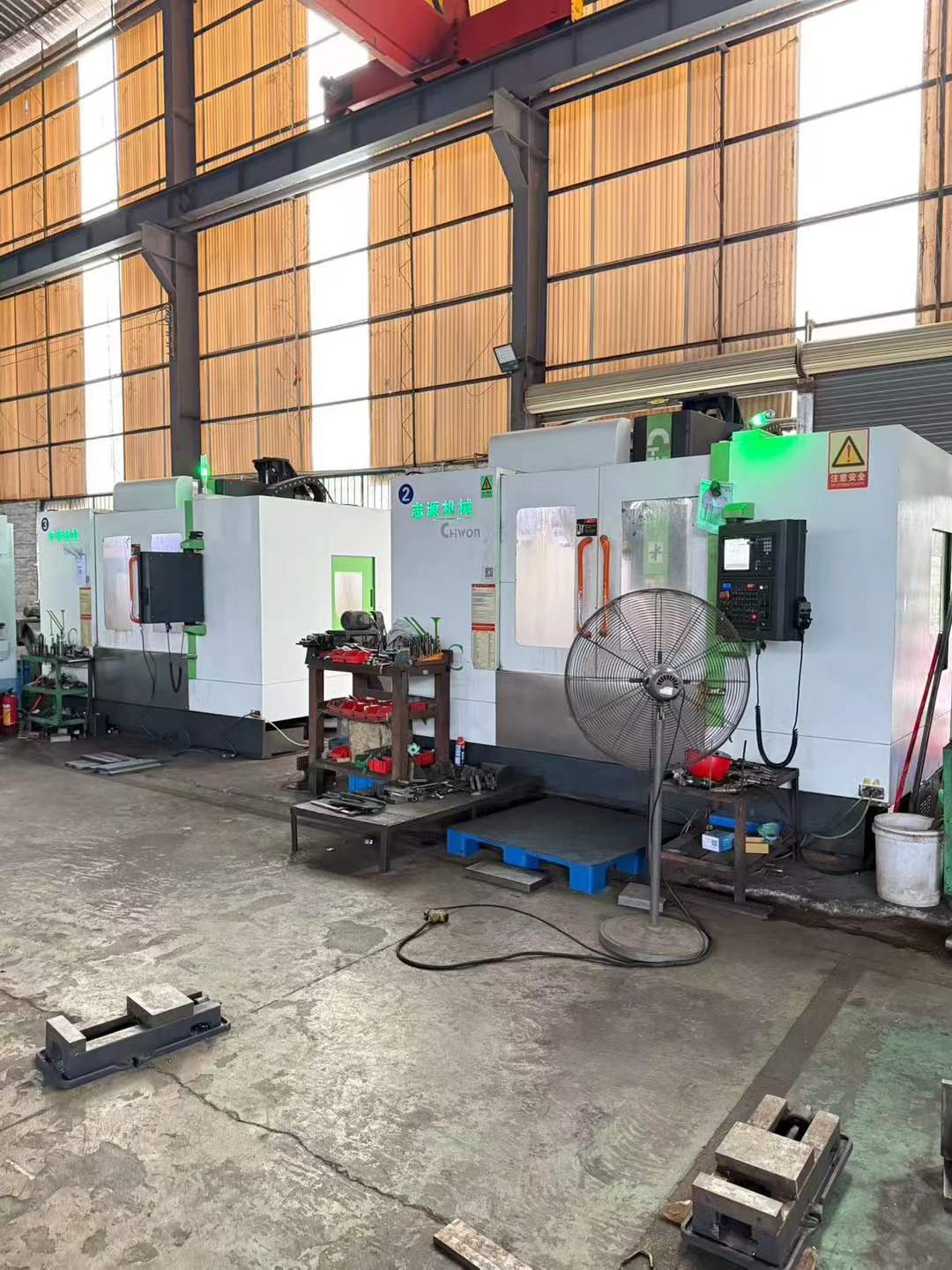 Used 6 Machines Vertical Machining Centers with Mitsubishi M 80 Controller photo 3