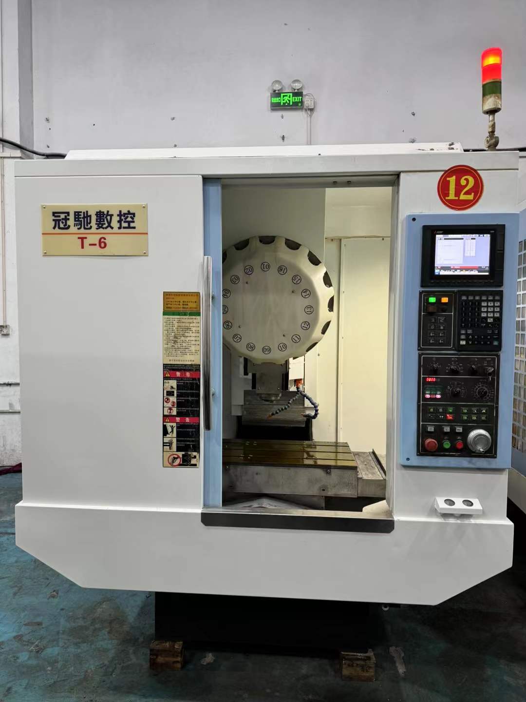 Used Guanchi T 5.T 6 Vertical Machining Center with Mitsubishi M 80 photo 2