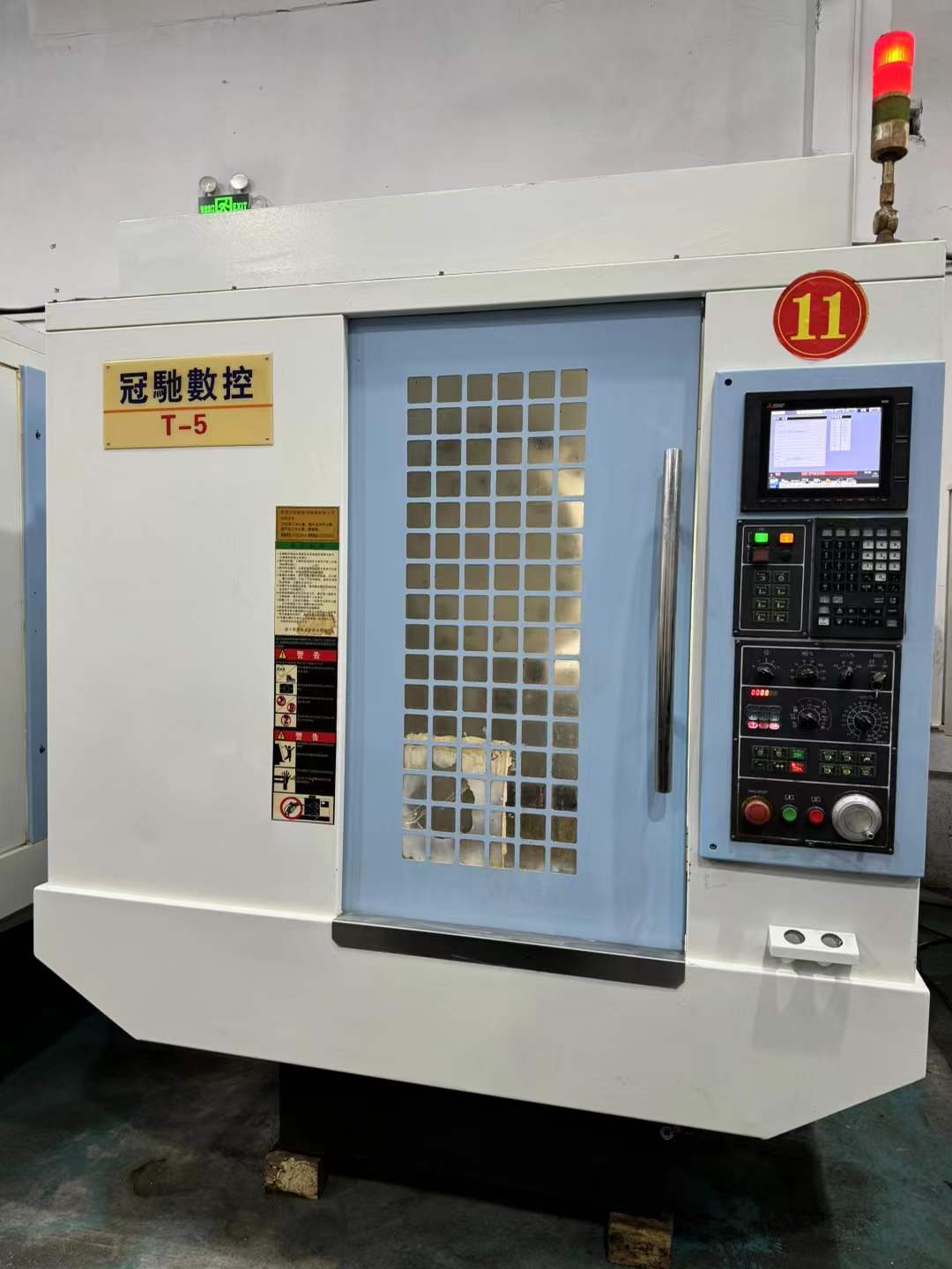 Used Guanchi T 5.T 6 Vertical Machining Center with Mitsubishi M 80 photo 3