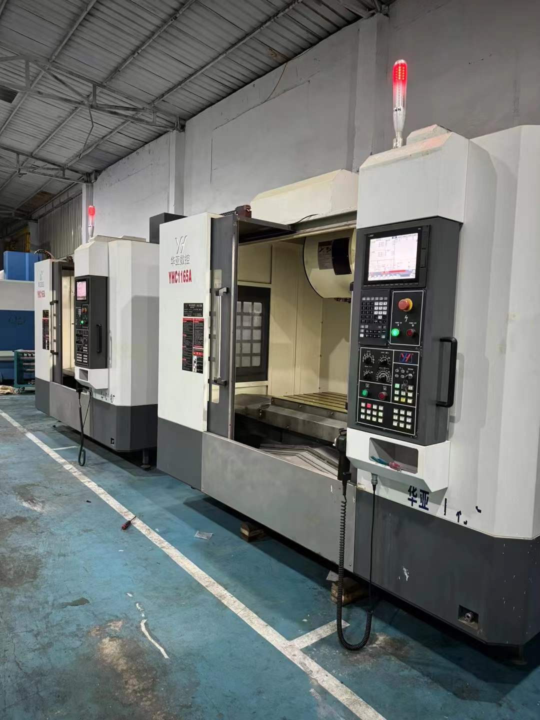 Used Huaya CNC 1165 Vertical Machining Center with Mitsubishi M 80 photo 3